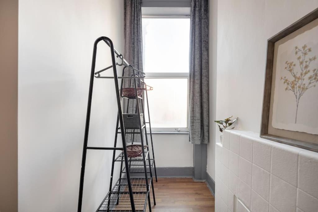 2A - Bright & Airy 2 Bed Flat - 20 Mins To Central Лондон Екстериор снимка